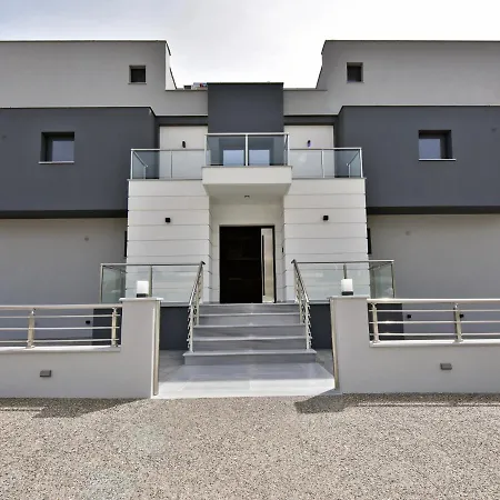 Christina Apartament *